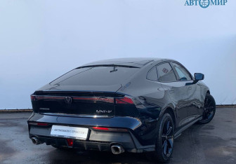 Подержанный автомобиль Changan UNI-V 2024 года (5 фото)