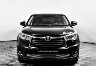 Подержанный автомобиль Toyota Highlander 2014 года (2 фото)