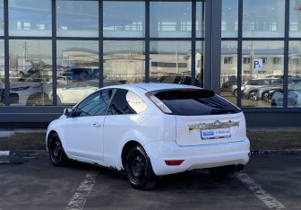 Подержанный автомобиль Ford Focus Hatchback 2008 года (7 фото)