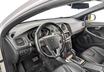 Подержанный автомобиль Volvo V40 Hatchback 2016 года (16 фото)
