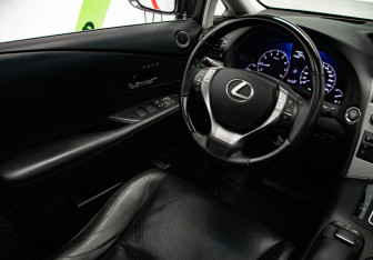 Подержанный автомобиль Lexus RX 2013 года (17 фото)