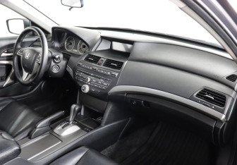 Подержанный автомобиль Honda Accord Coupe 2009 года (8 фото)