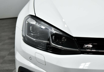 Подержанный автомобиль Volkswagen Golf R Hatchback 2019 года (5 фото)
