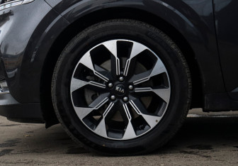 Подержанный автомобиль Kia Carnival 2020 года (26 фото)