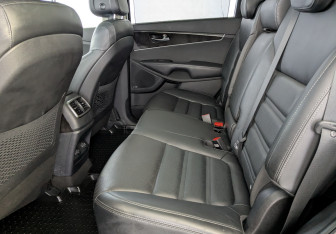 Подержанный автомобиль Kia Sorento 2017 года (12 фото)