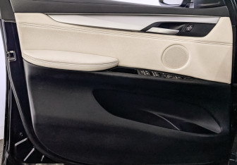 Подержанный автомобиль BMW X6 2015 года (19 фото)