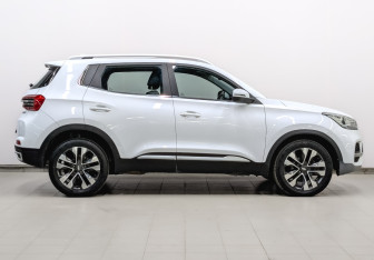 Подержанный автомобиль Chery Tiggo 4 2022 года (4 фото)
