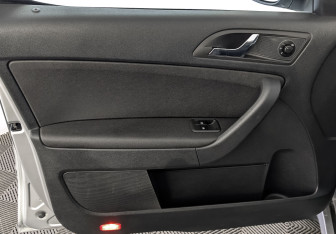 Подержанный автомобиль Skoda Yeti 2014 года (19 фото)