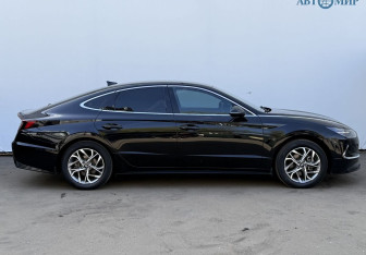 Подержанный автомобиль Hyundai Sonata 2021 года (4 фото)