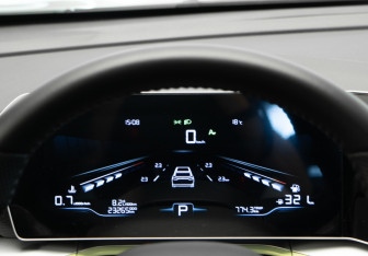Подержанный автомобиль Geely Coolray 2023 года (11 фото)