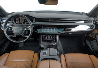 Подержанный автомобиль Audi A8 2023 года (14 фото)