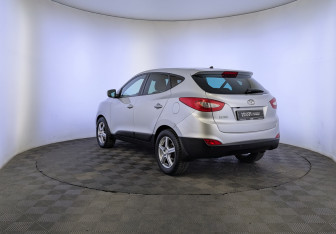 Подержанный автомобиль Hyundai ix35 2015 года (7 фото)