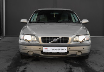 Подержанный автомобиль Volvo S60 2002 года (2 фото)