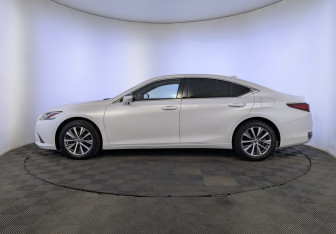 Подержанный автомобиль Lexus ES 2021 года (8 фото)