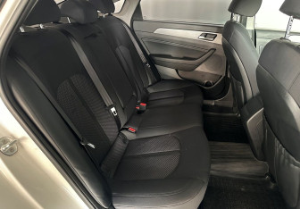Подержанный автомобиль Hyundai Sonata 2018 года (10 фото)