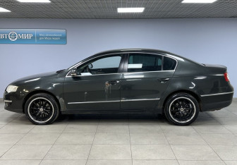 Подержанный автомобиль Volkswagen Passat Sedan 2008 года (8 фото)
