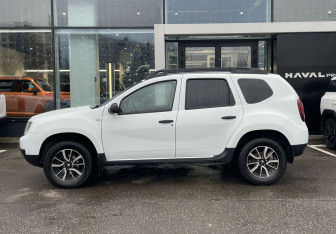 Подержанный автомобиль Renault Duster 2017 года (8 фото)