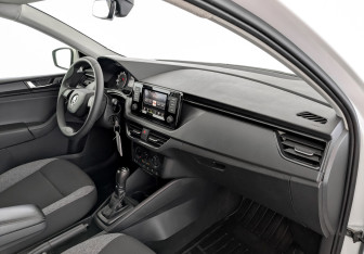 Подержанный автомобиль Skoda Rapid Liftback 2021 года (11 фото)