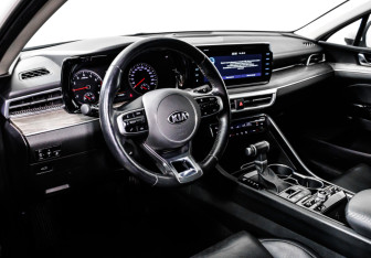 Подержанный автомобиль Kia K5 2021 года (12 фото)