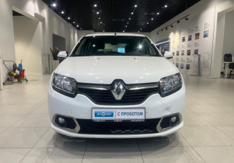 Подержанный автомобиль Renault Sandero 2015 года (2 фото)