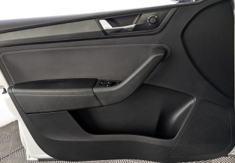 Подержанный автомобиль Skoda Rapid Liftback 2022 года (19 фото)