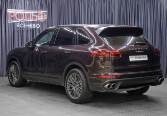 Подержанный автомобиль Porsche Cayenne 2016 года (7 фото)
