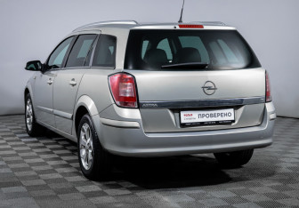 Подержанный автомобиль Opel Astra Wagon 2007 года (7 фото)