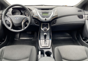 Подержанный автомобиль Hyundai Elantra Sedan 2011 года (11 фото)