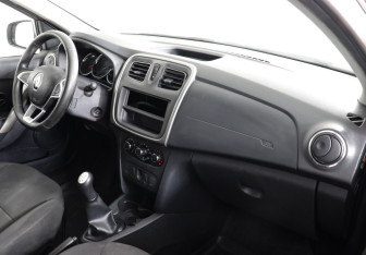 Подержанный автомобиль Renault Logan Sedan 2019 года (6 фото)
