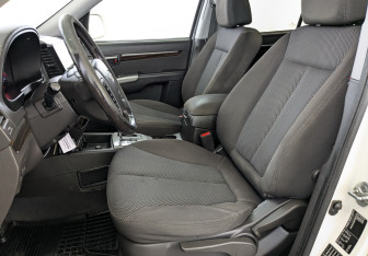 Подержанный автомобиль Hyundai Santa Fe 2012 года (20 фото)