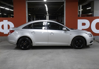 Подержанный автомобиль Chevrolet Cruze Sedan 2011 года (4 фото)