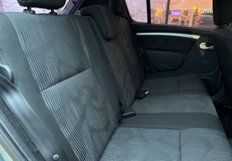 Подержанный автомобиль Renault Sandero 2010 года (11 фото)