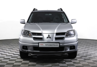 Подержанный автомобиль Mitsubishi Outlander 2003 года (2 фото)