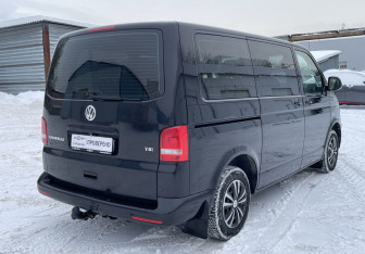 Подержанный автомобиль Volkswagen Caravelle 2013 года (5 фото)