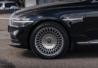 Подержанный автомобиль Genesis G90 2021 года (10 фото)