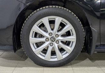 Подержанный автомобиль Toyota Camry Sedan 2020 года (12 фото)