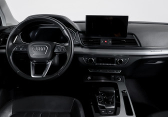 Подержанный автомобиль Audi Q5 2021 года (12 фото)