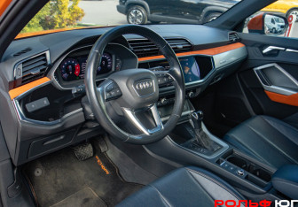 Подержанный автомобиль Audi Q3 2019 года (17 фото)