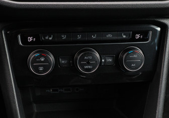 Подержанный автомобиль Volkswagen Tiguan 2018 года (16 фото)