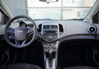 Подержанный автомобиль Chevrolet Aveo Hatchback 2012 года (13 фото)