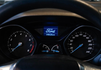 Подержанный автомобиль Ford Focus Hatchback 2012 года (20 фото)