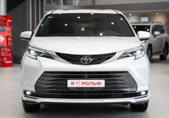 Новый Toyota Sienna 2024 (3 фото)
