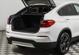 Подержанный автомобиль BMW X4 2016 года (21 фото)