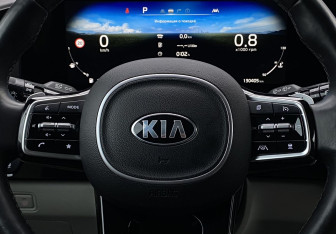 Подержанный автомобиль Kia Carnival 2021 года (16 фото)