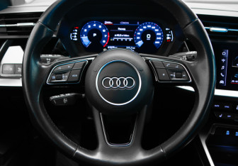 Подержанный автомобиль Audi A3 Hatchback 2022 года (10 фото)