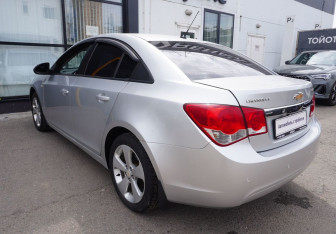 Подержанный автомобиль Chevrolet Cruze Sedan 2010 года (7 фото)