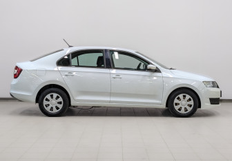 Подержанный автомобиль Skoda Rapid Liftback 2019 года (4 фото)
