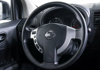 Подержанный автомобиль Nissan X-Trail 2012 года (12 фото)