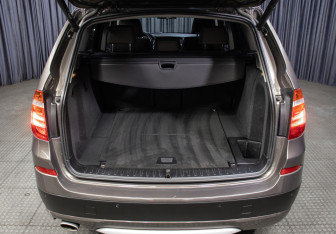 Подержанный автомобиль BMW X3 2012 года (10 фото)