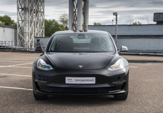 Подержанный автомобиль Tesla Model 3 2022 года (2 фото)